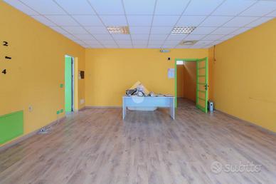 NEGOZIO A VAPRIO D'ADDA
