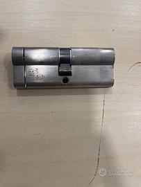 Cilindro europeo Astral Tekno con 14 chiavi