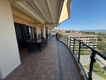 Ampio attico con terrazzo panoramico e box doppio