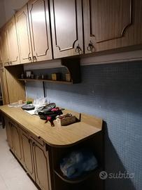 mobili di cucina e altre cose.