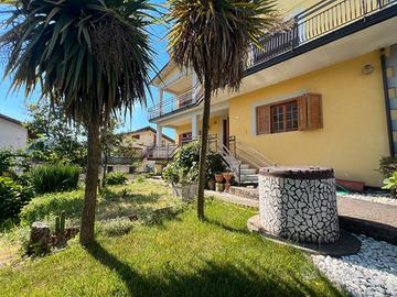 Semindipendente con giardino