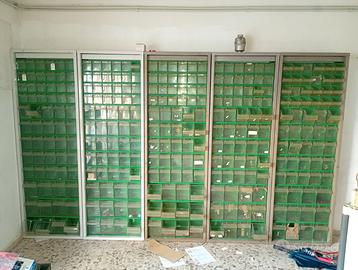 scaffale con 72 cassetti varie misure