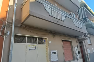 Piano Terra Con Garage E Cantina