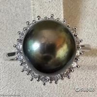 ANELLO ORO 18kt. CON DIAMANTI E PERLA TAHITI