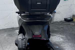 Honda SH150i 2022 Nero – 5.000 km – Pari al Nuovo