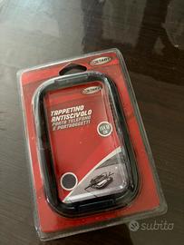Tappetino atiscivolo per auto