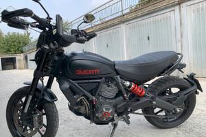 Ducati Scrambler 800 super accessoriata