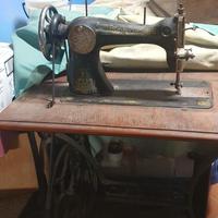 Macchina da cucire singer antica