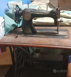 Macchina da cucire singer antica