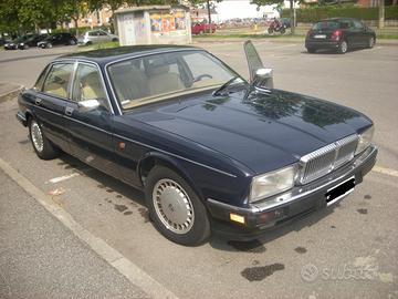 Jaguar Daimler- ex auto blu