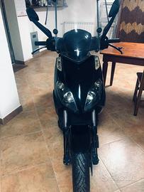 Aprilia Sportcity 125 con parabrezza
