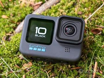 GoPro Hero 10 nuova con accessori e due batterie