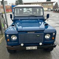 Land rover defender td5 anno 2000