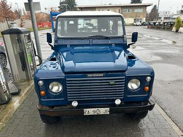 Land rover defender td5 anno 2000