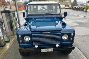 Land rover defender td5 anno 2000