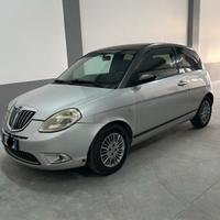 Lancia y momo dising bicolore 1.3 mjet
