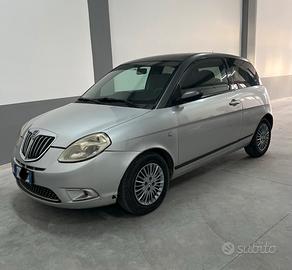 Lancia y momo dising bicolore 1.3 mjet