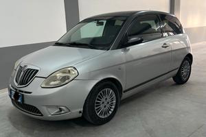 Lancia y momo dising bicolore 1.3 mjet
