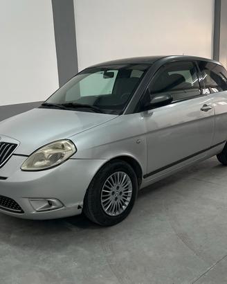 Lancia y momo dising bicolore 1.3 mjet