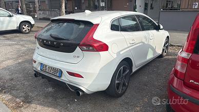 Volvo v40 R-Design d2