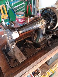 macchina da cucire ankor molto vecchia 