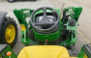 Trattore John deere 3038