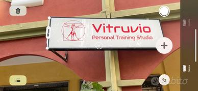 Insegna luninosa a cassone