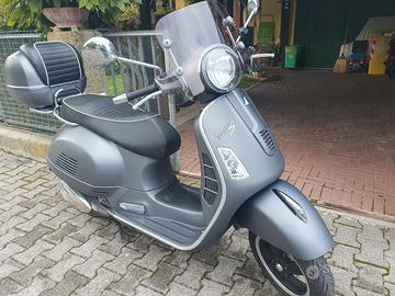 Vespa GTS 300 super sport 