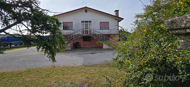 Casa singola con ampio giardino