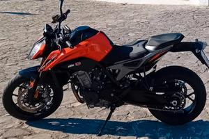 KTM Duke 690