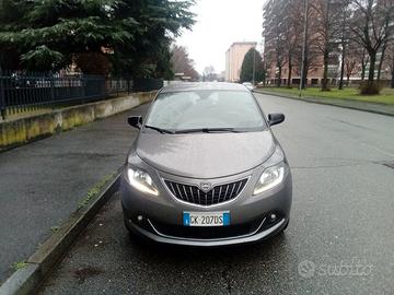 Lancia Ypsilon Hybrid superaccessoriata