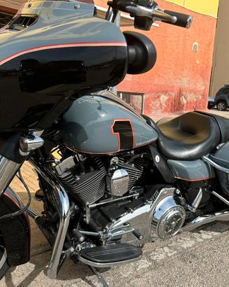 Harley Davidson Street Gkide Special