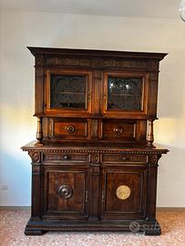 Vetrina in legno massello stile classico