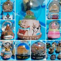 12 Sfere di Vetro cn Acqua e Neve.Souvenir,da Coll