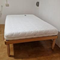 Letto in legno massello con materasso lattice