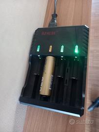caricabatterie a 4 posti più 4 batterie al litio