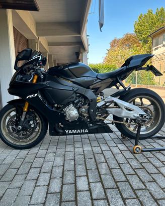 Yamaha R1