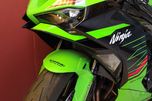 Kawasaki ninja zx6r da vetrina