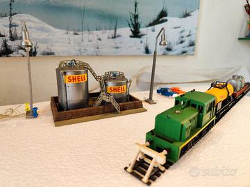 Stazione Gasometro Shell con scenario Luci Binario