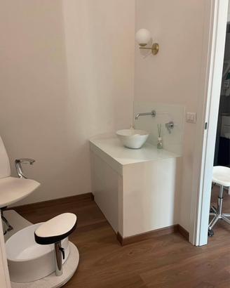 Cabina estetica | postazione Onicotecnica