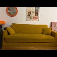 Divano giallo mostarda