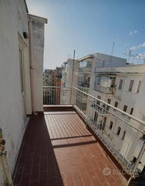 Monovano attico arredato in Via Nebrodi