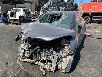 RENAULT CAPTUR 1.5 D - ANNO 2015 - PER RICAMBI