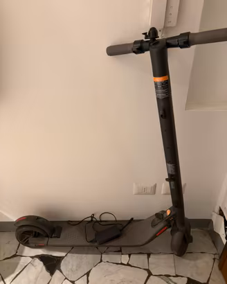 Monopattino Ninebot KickScooter ES2 by Segway
