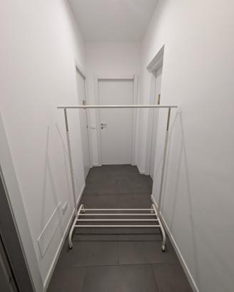 Appendiabiti IKEA con rotelle estendibile