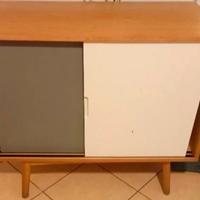 Mobile moderno in legno con ante scorrevoli – usat
