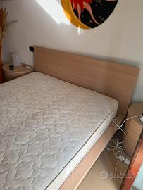 letto matrimoniale e divano 