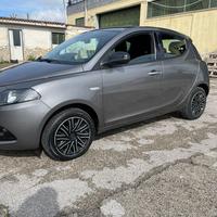 Lancia Ypsilon 1.0 Hybrid
