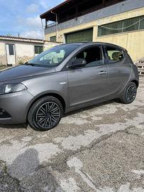 Lancia Ypsilon 1.0 Hybrid