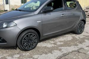 Lancia Ypsilon 1.0 Hybrid